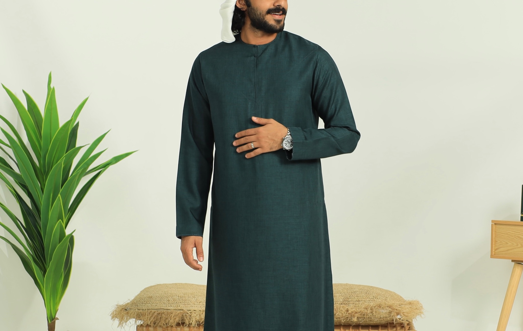 green Omani thobe made from wrinkle resistant fabric